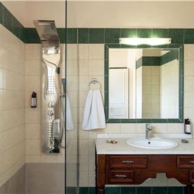 3 bedroom villa with heated pool in Kassiopi, Corfu, sleeps 6